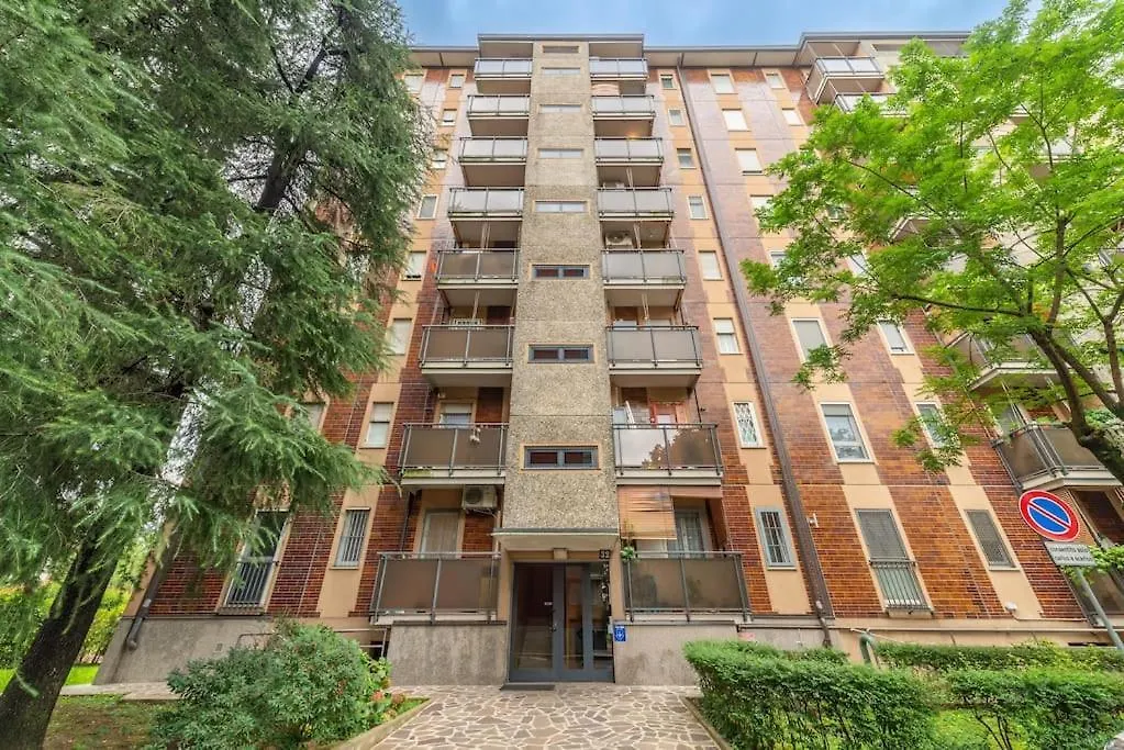 - Duomo - San Siro- Free Parking Apartment Milan